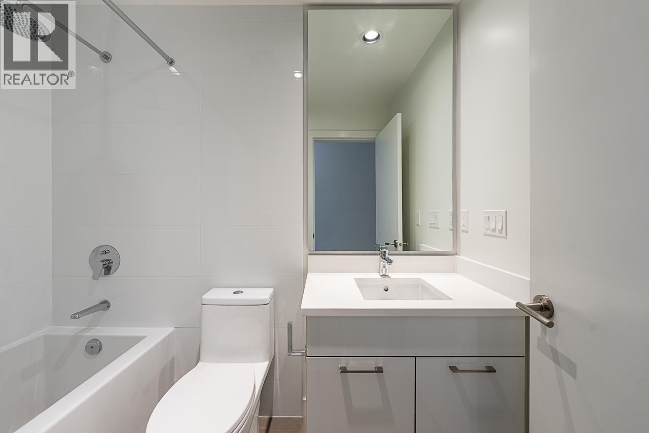 204 711 W 14TH STREET, North Vancouver