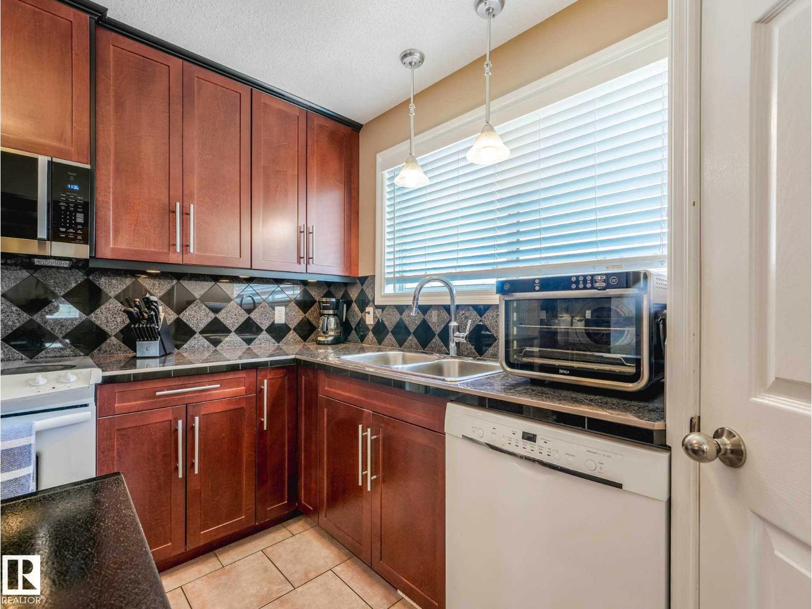 12715 95 ST NW, Edmonton