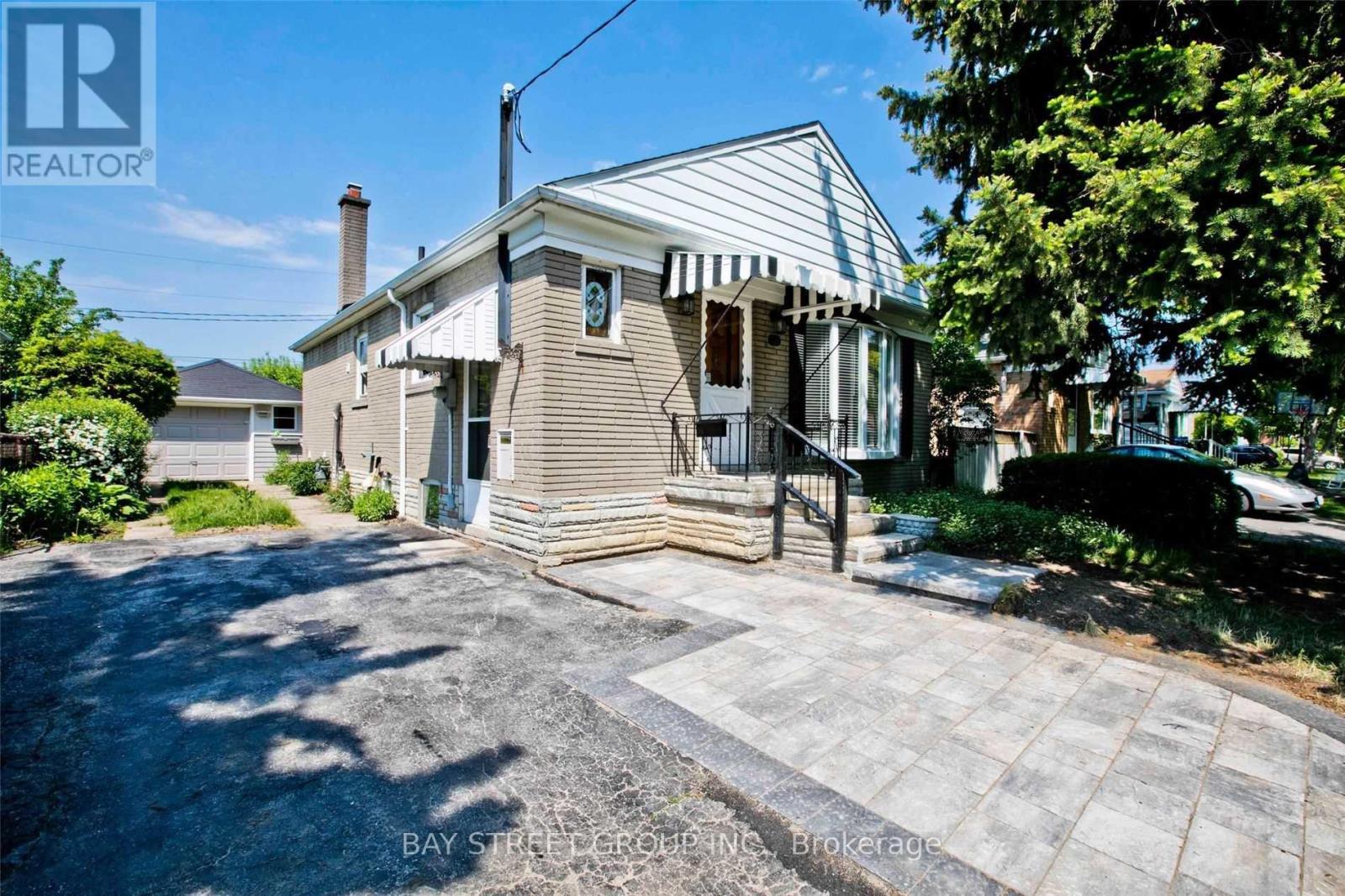 Listing photo of 40 GREYLAWN CRESCENT