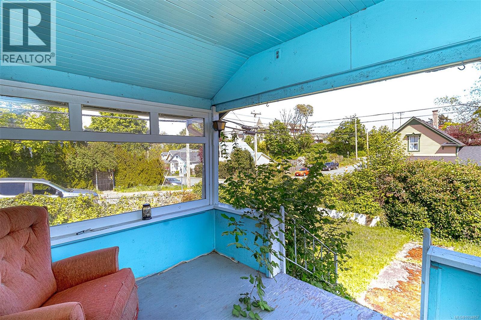 9892 Maple St - 3