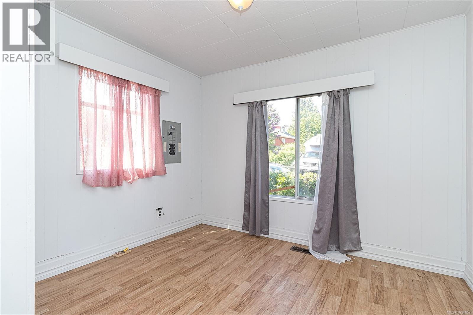 9892 Maple St - 7