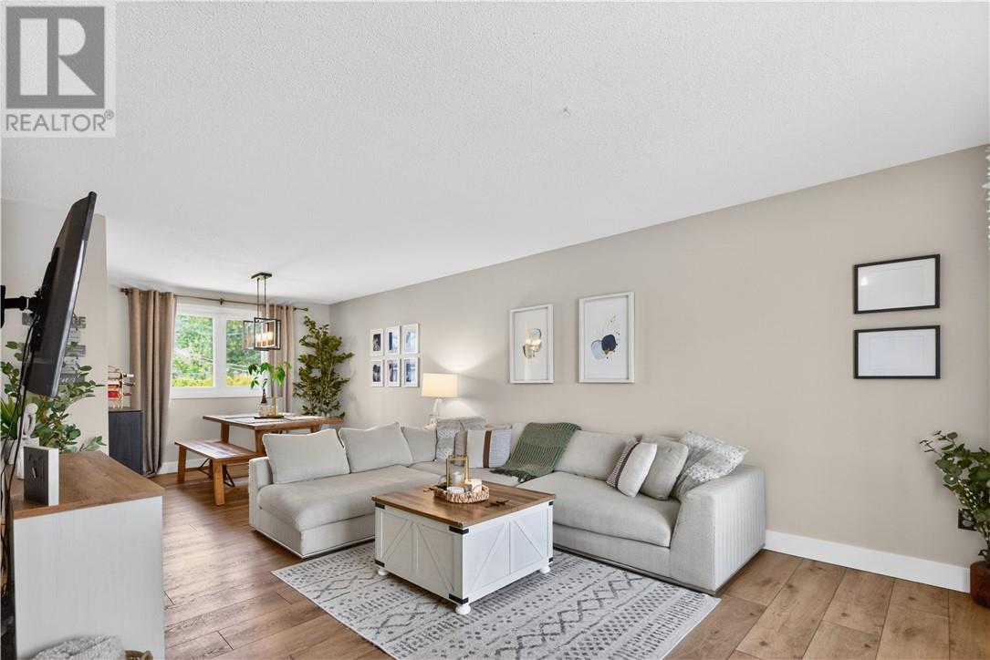 1561 Agincourt Avenue, Sudbury, Ontario, P3A3J8 — Photo 8