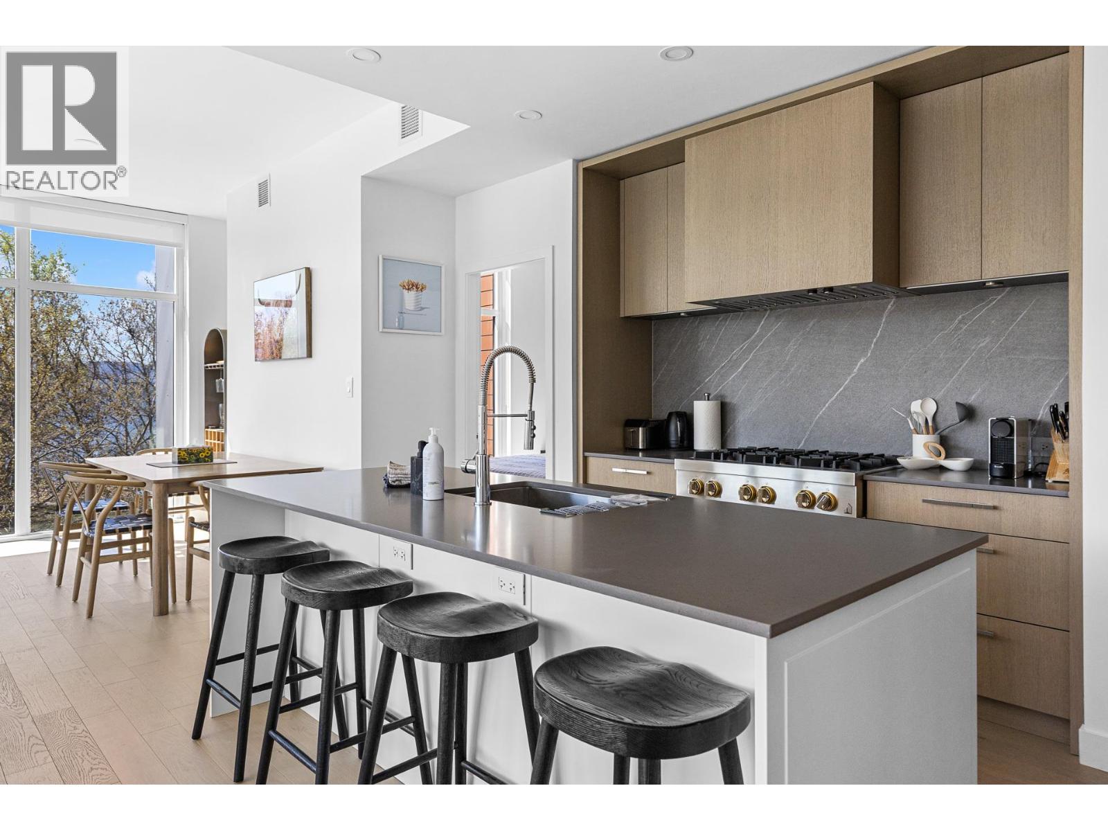 #407 3409 Lakeshore Road - 10