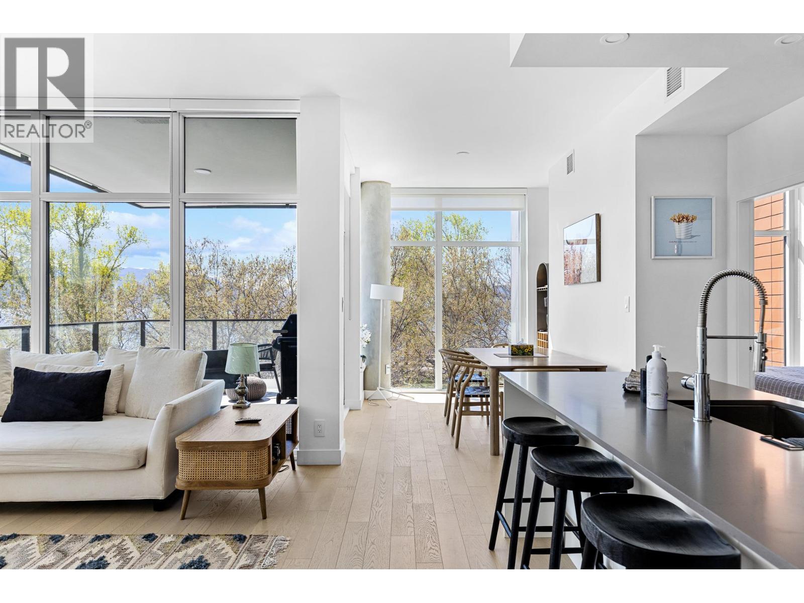 #407 3409 Lakeshore Road - 11