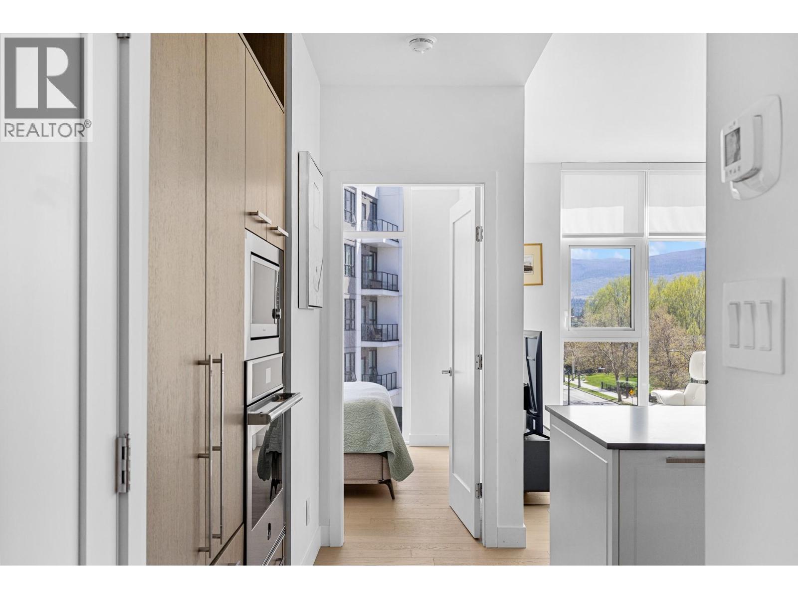 #407 3409 Lakeshore Road - 16