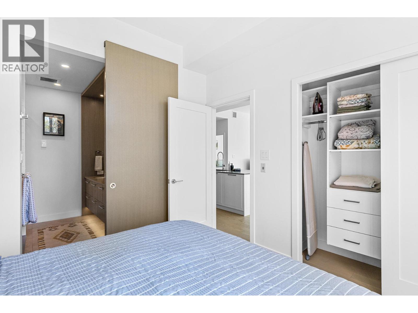 #407 3409 Lakeshore Road - 19