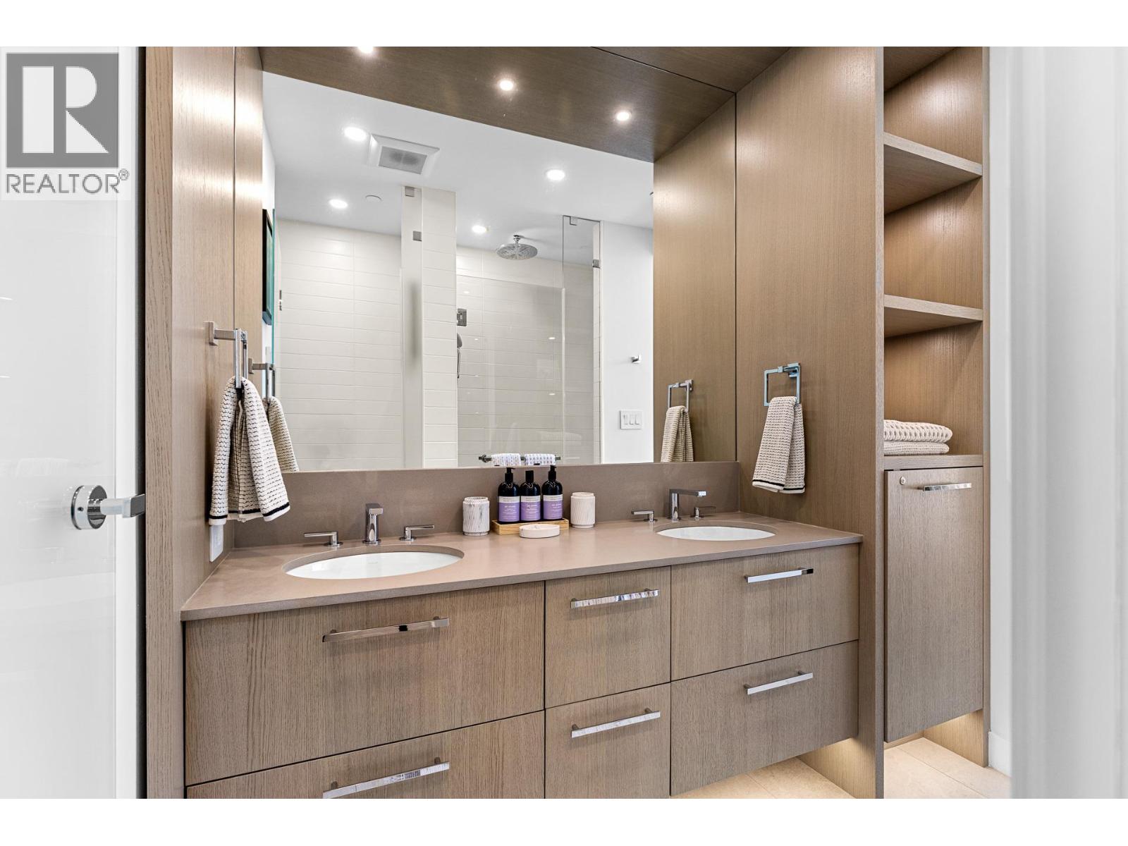 #407 3409 Lakeshore Road - 24