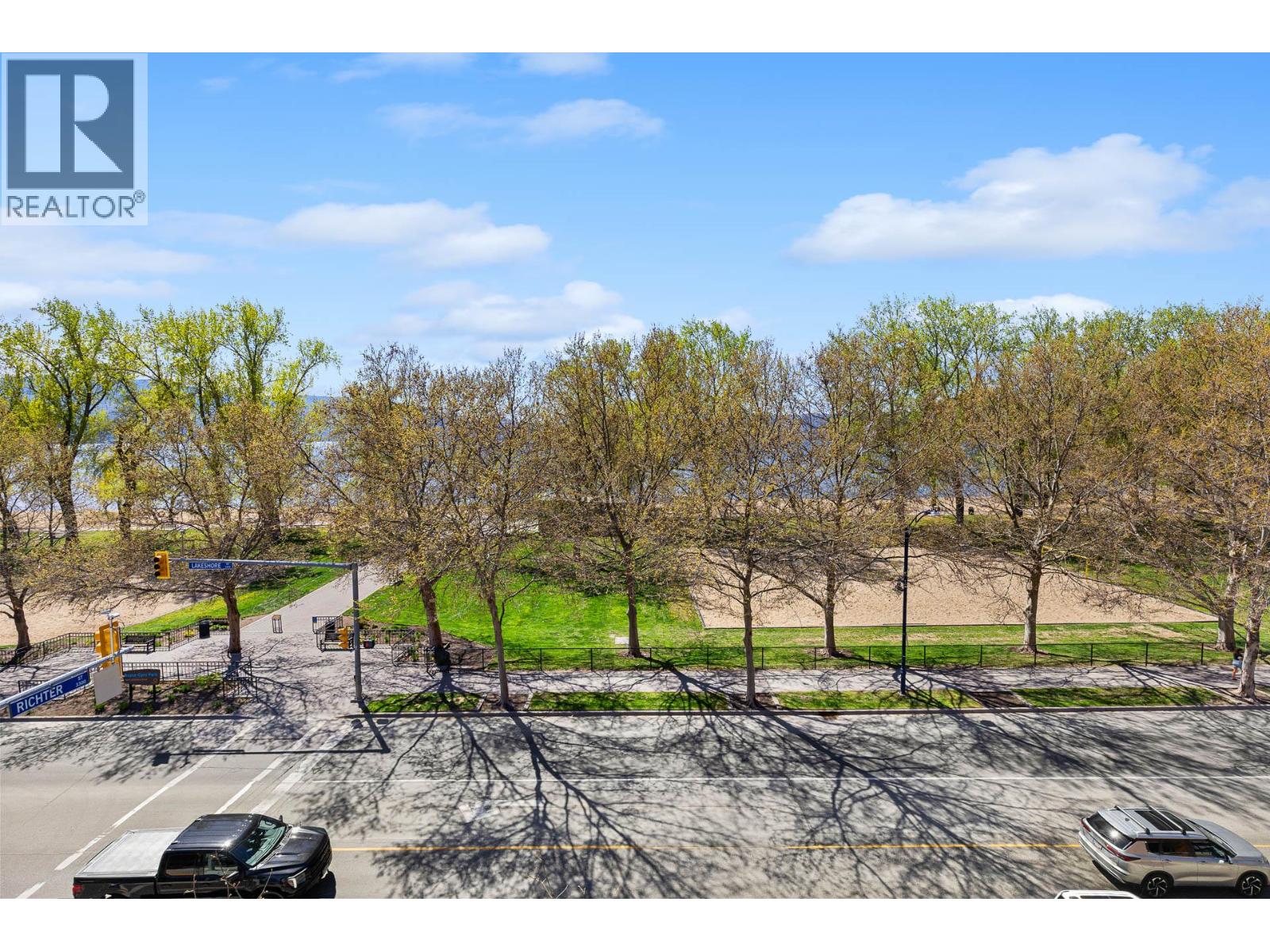 #407 3409 Lakeshore Road - 33