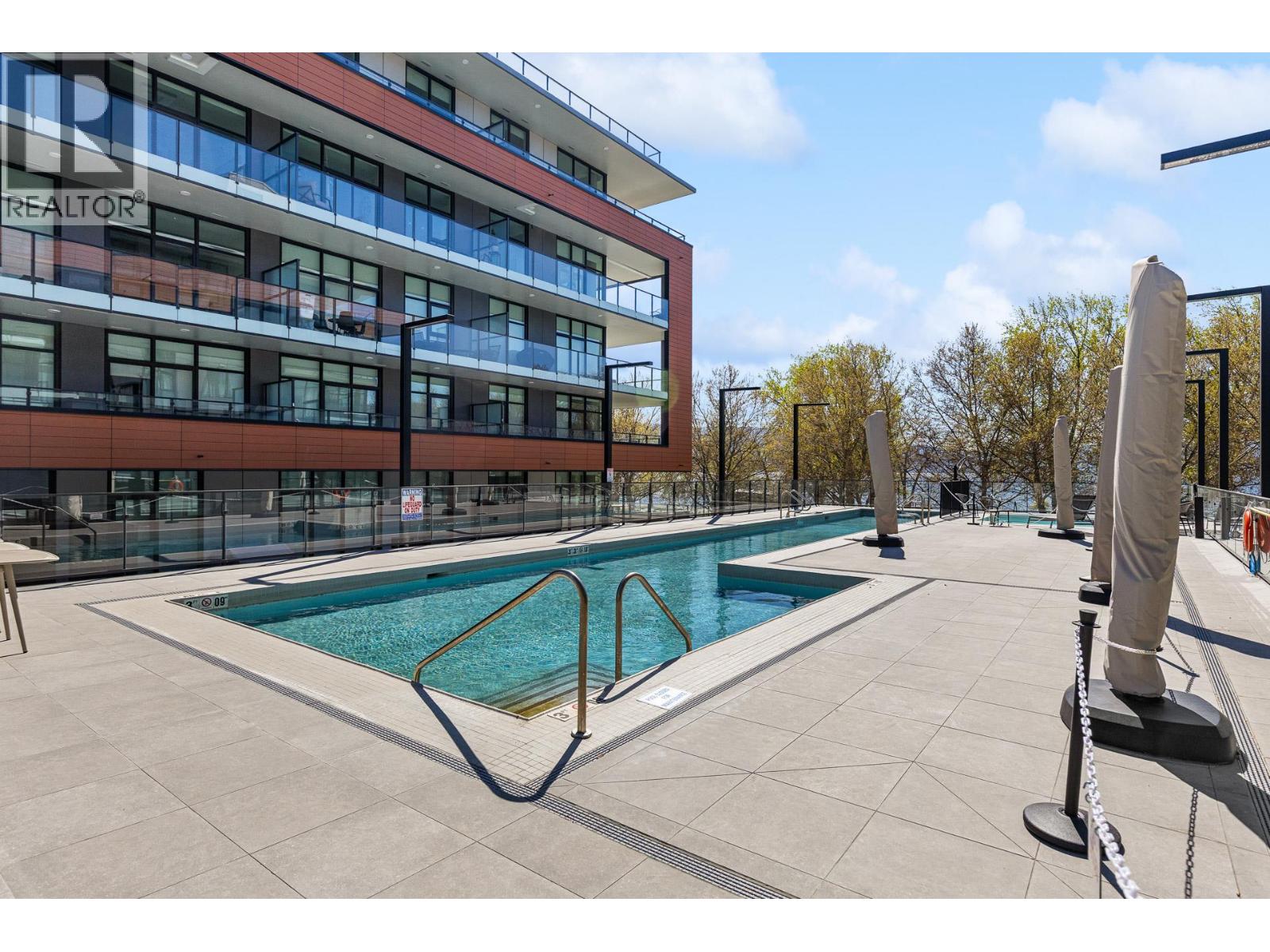 #407 3409 Lakeshore Road - 36