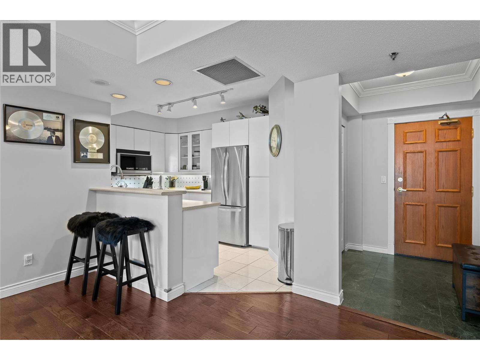 706 1152 Sunset Drive, Kelowna