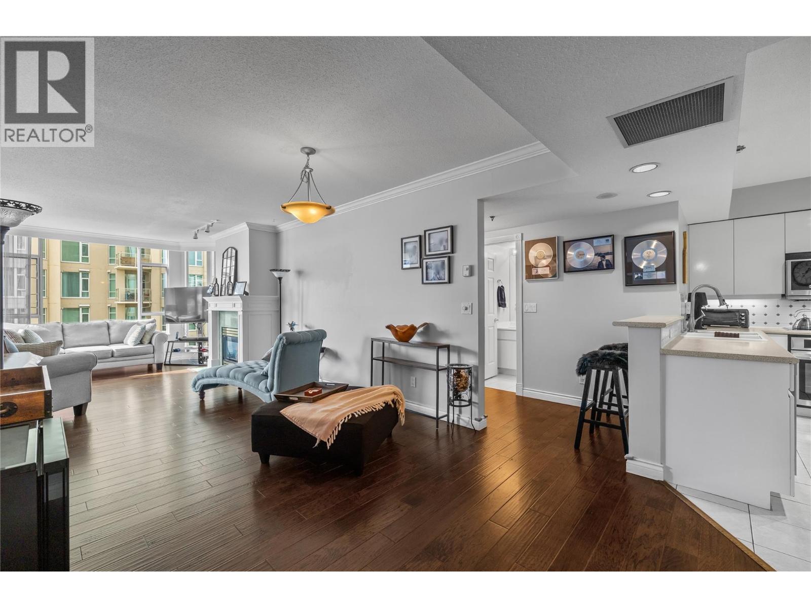 706 1152 Sunset Drive, Kelowna