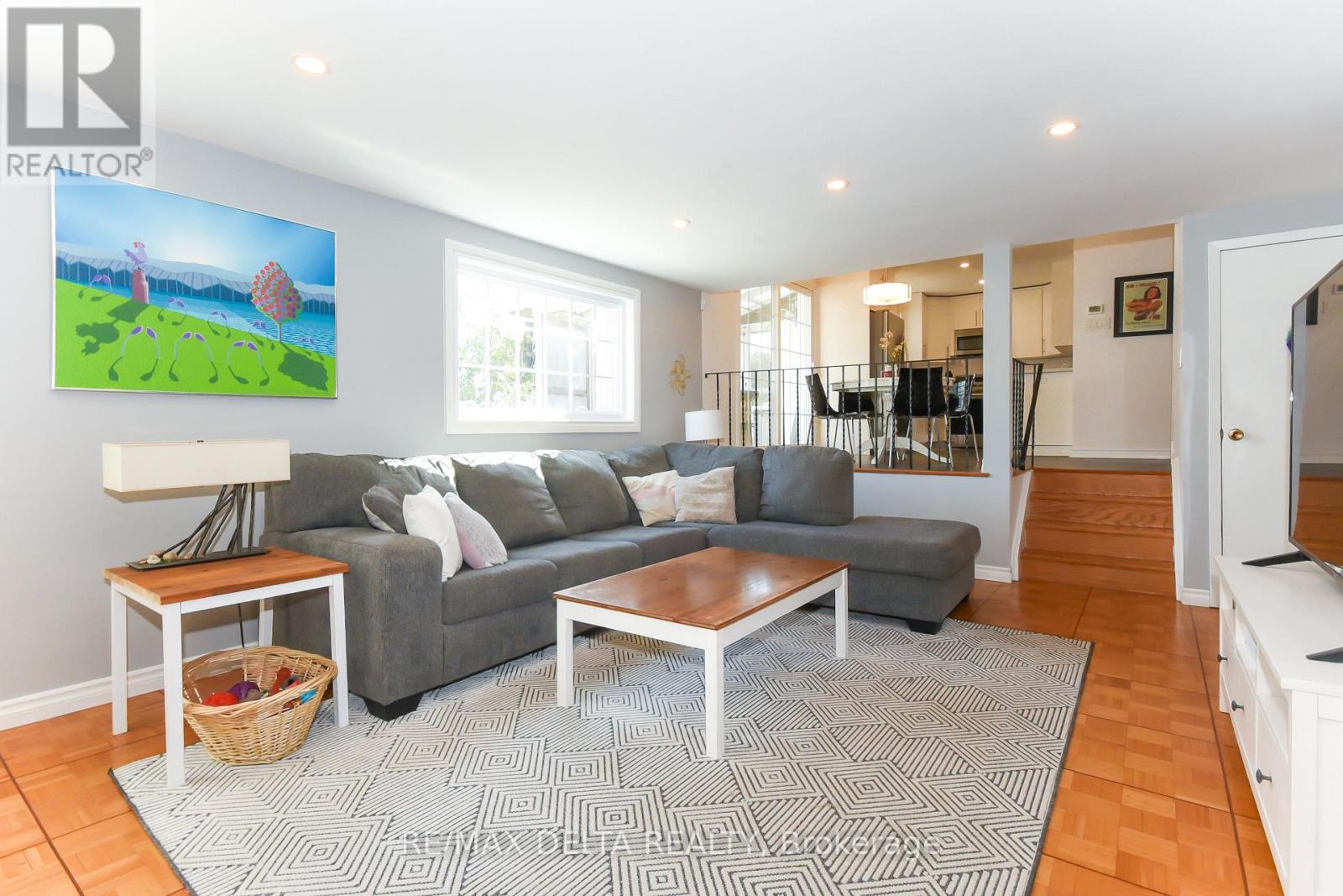 13 PARKLANE COURT - 16