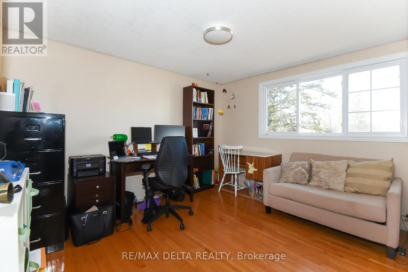 13 PARKLANE COURT - 24