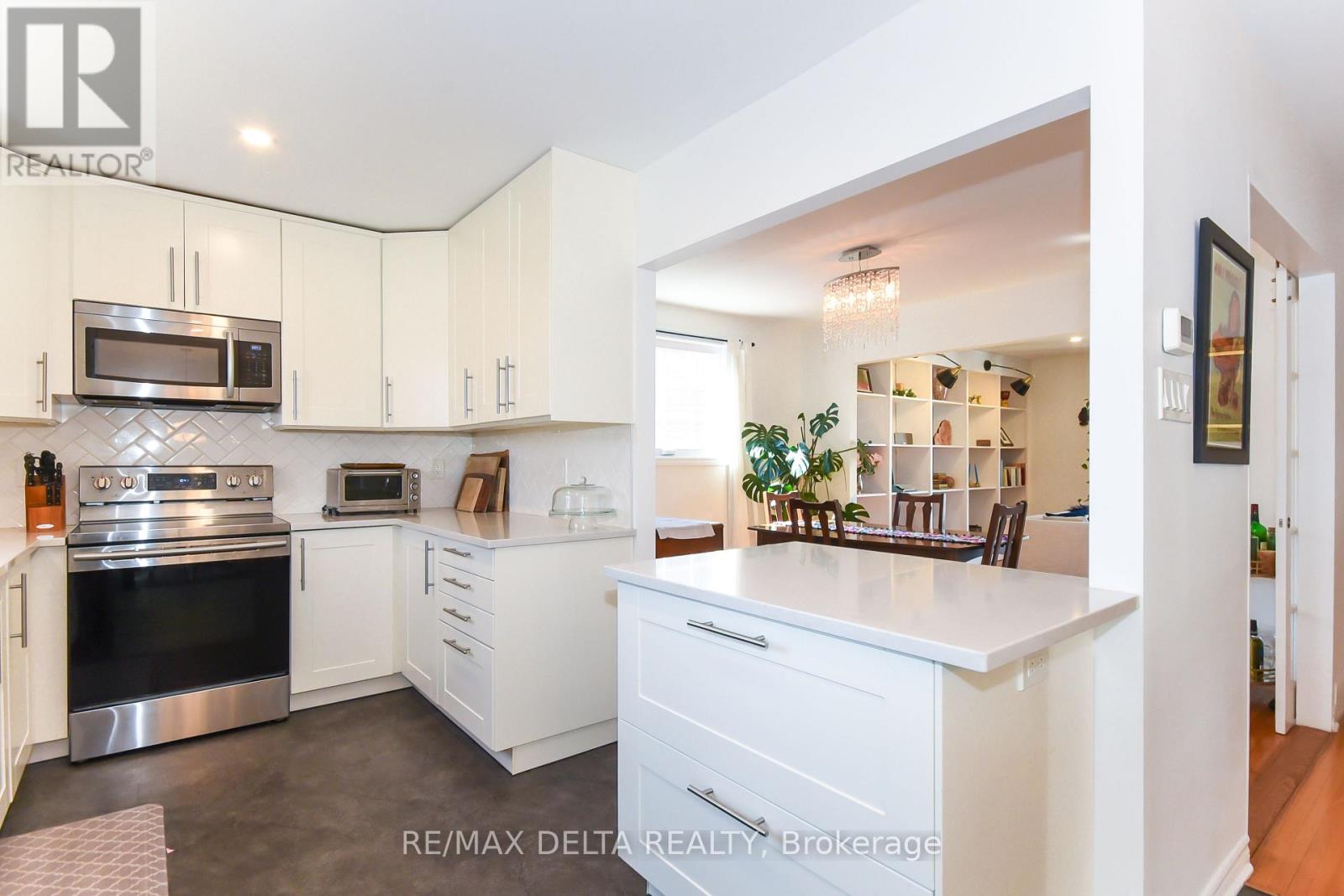 13 PARKLANE COURT - 11