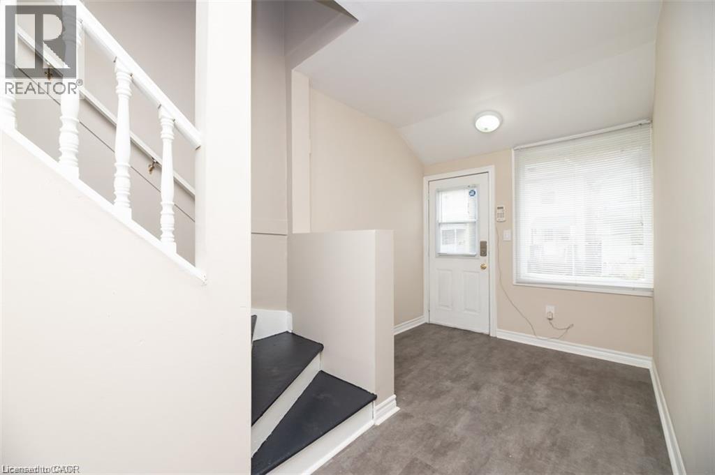 20 HARVEY Street, Hamilton, Ontario, L8L2L8 — Photo 2