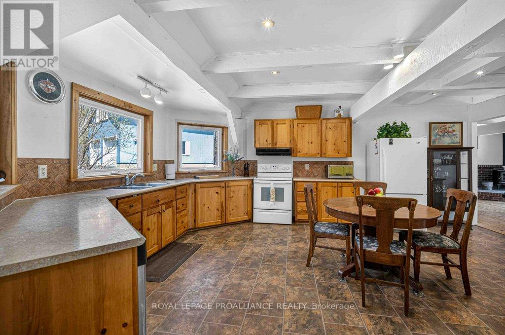 2406 NORTHEYS BAY ROAD - 6