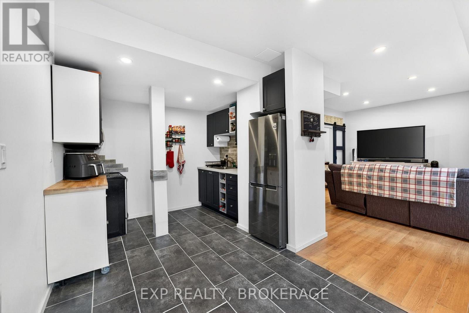 799 HILLSIDE DRIVE - 32