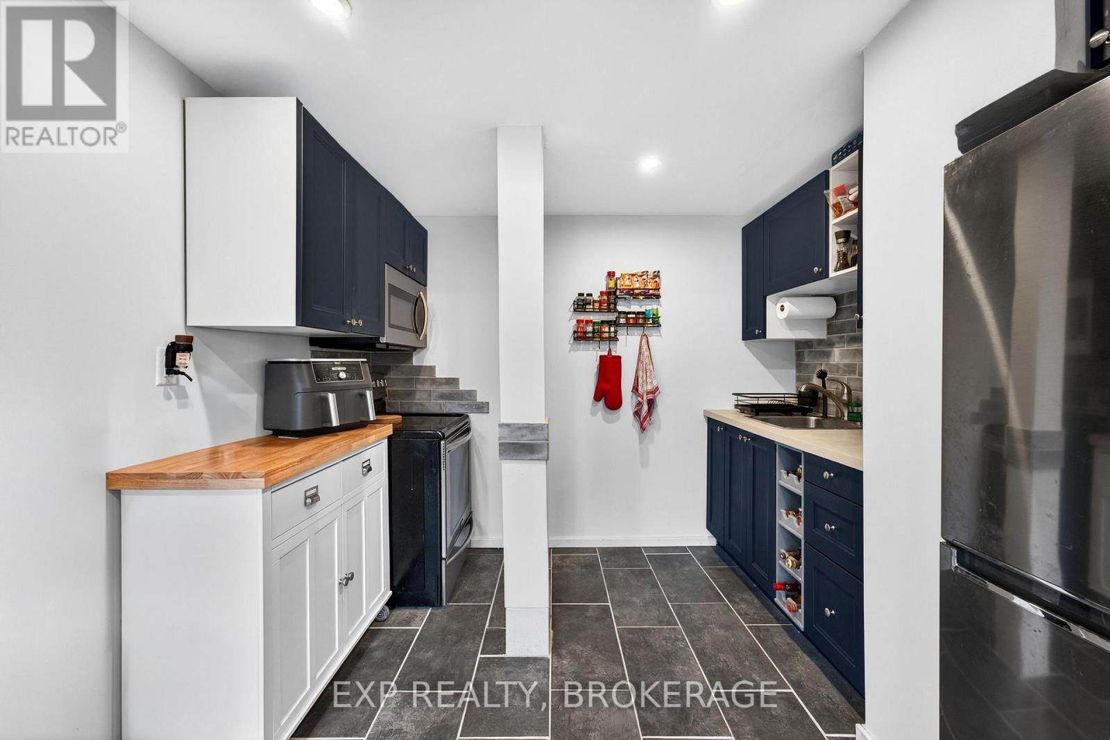 799 HILLSIDE DRIVE - 34