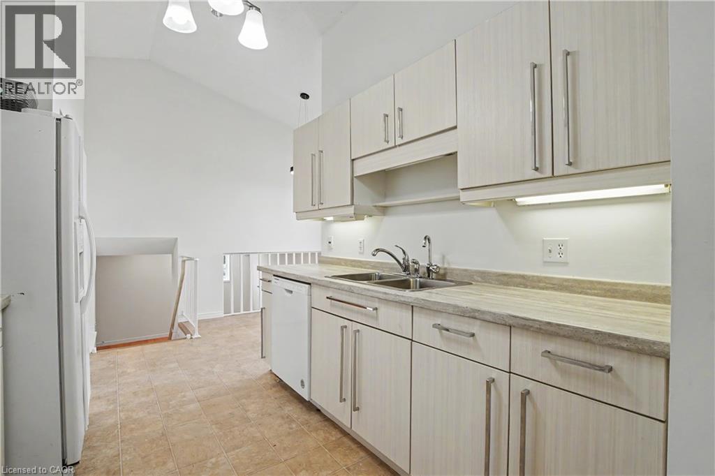 209 MIDDLEBURY Drive, Waterloo, Ontario, N2T2H6 — Photo 15
