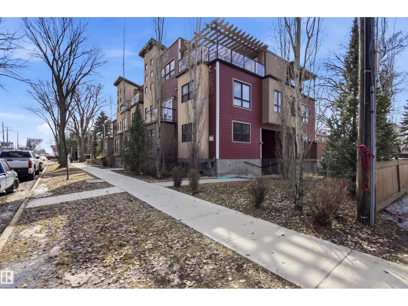 10806 83 AV NW - 40