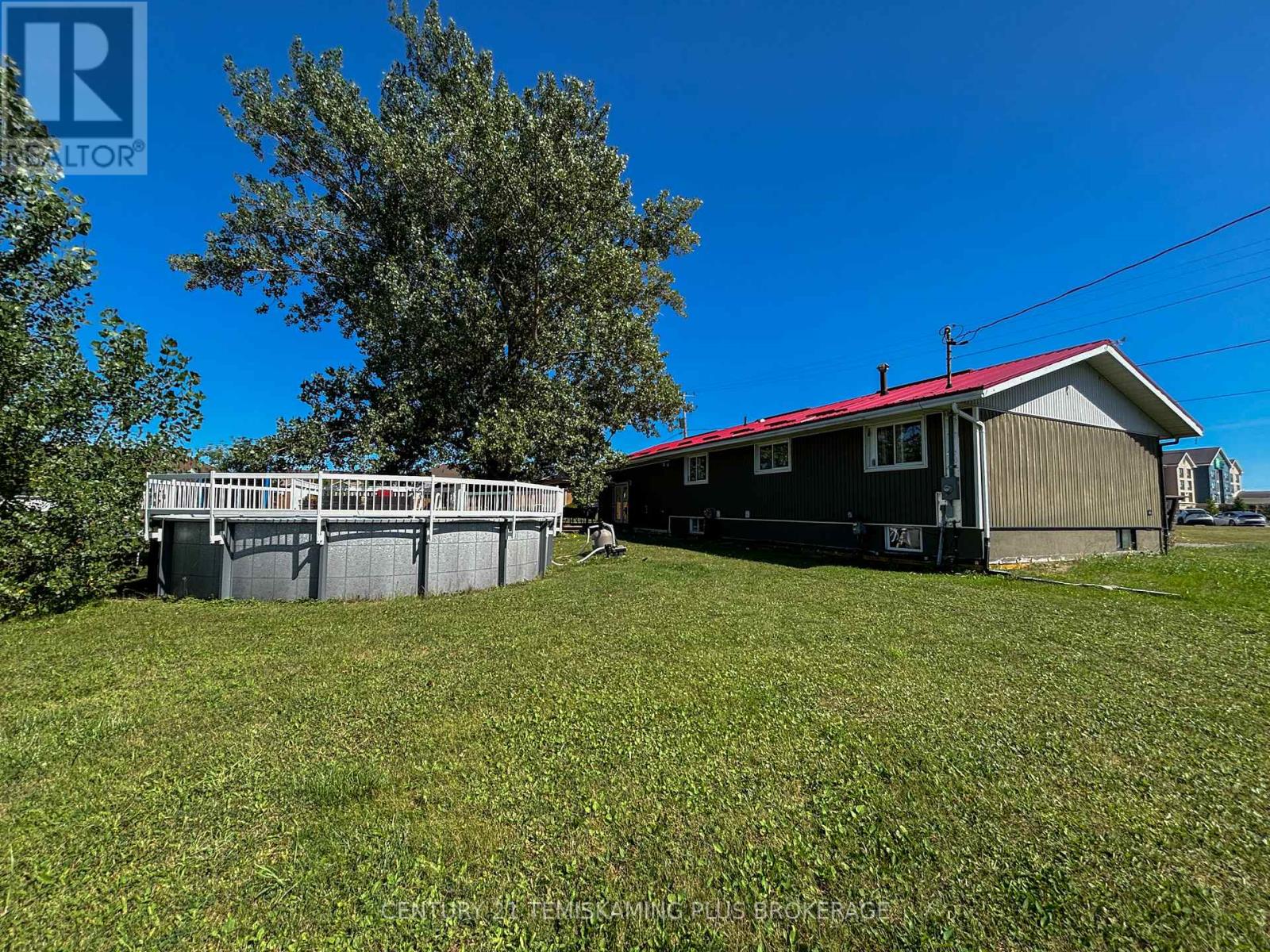 203 ROLAND ROAD - 31