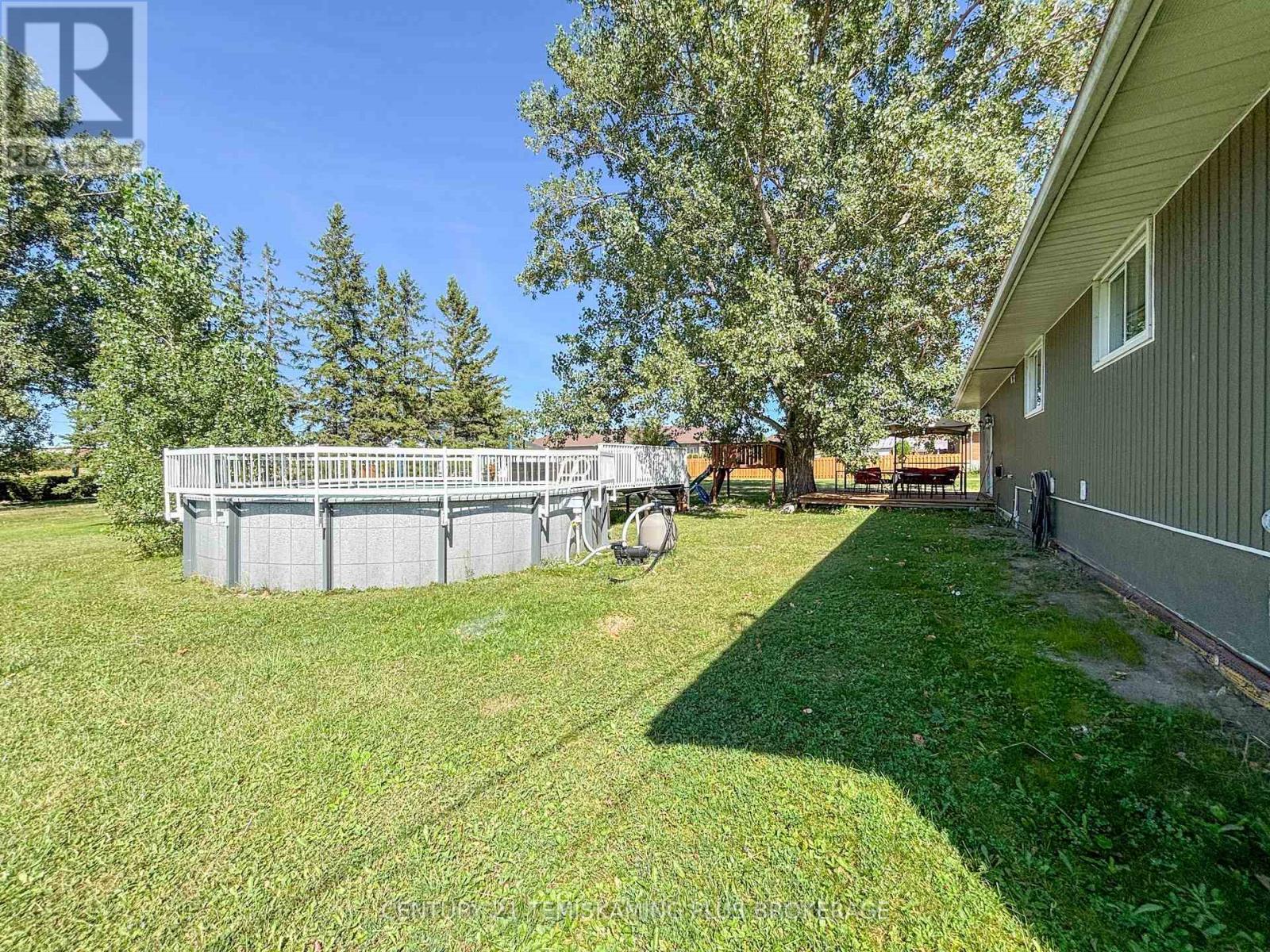 203 ROLAND ROAD - 33