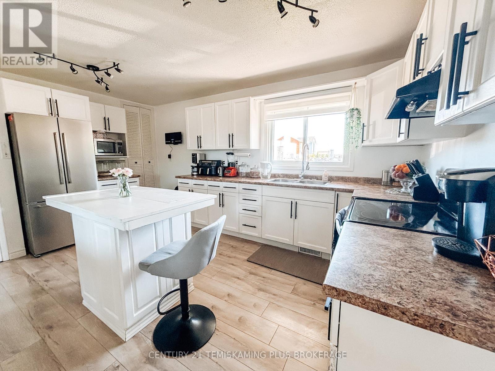 203 ROLAND ROAD - 9