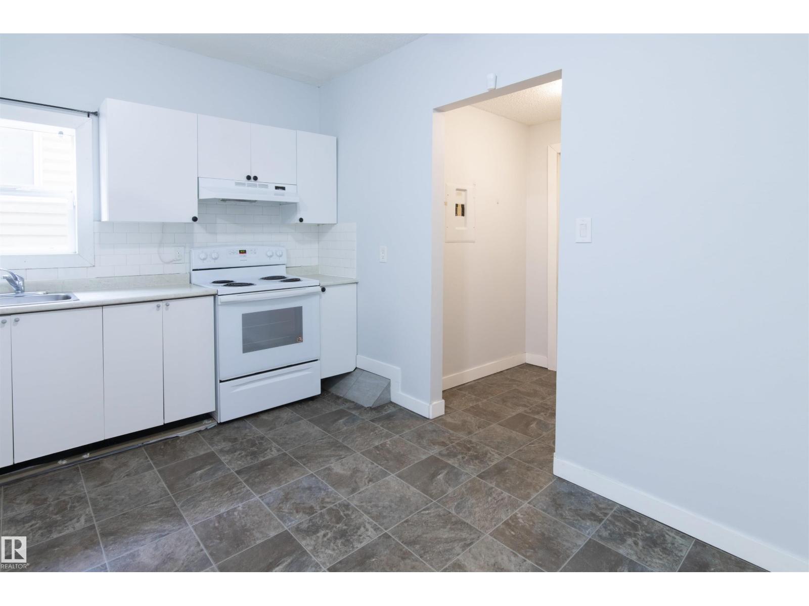 11029 95 ST NW - 3