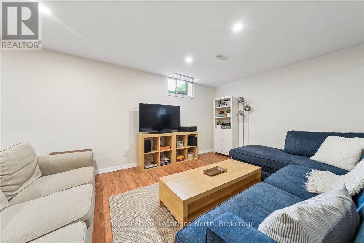 32 ALYSSA DRIVE - 27