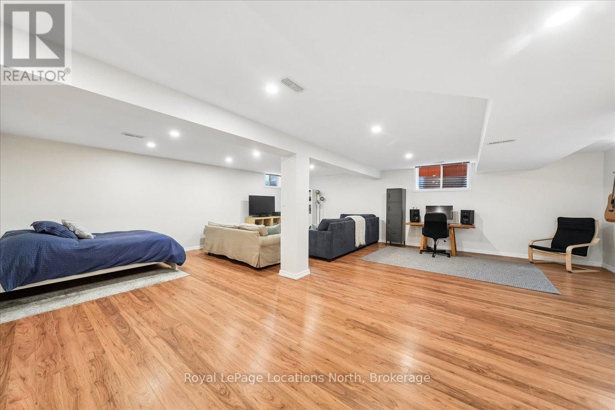 32 ALYSSA DRIVE - 25