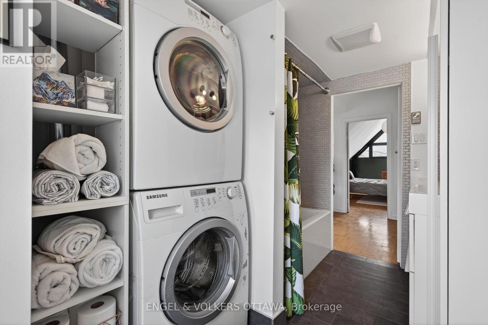 59 BELL STREET N - 34