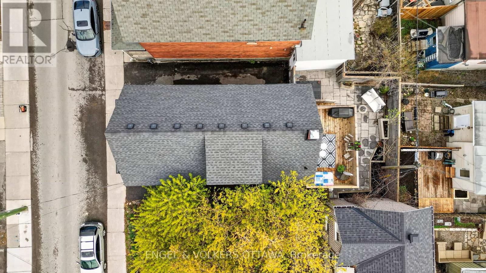59 BELL STREET N - 40