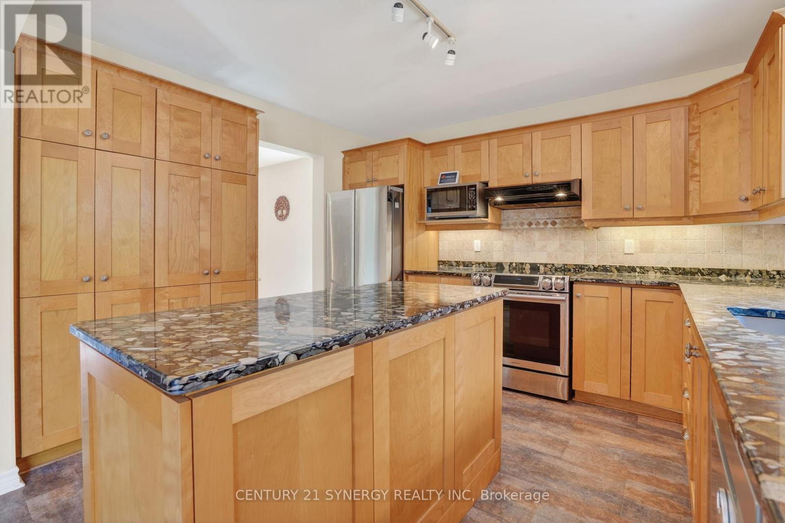 6 SAWGRASS CIRCLE - 14