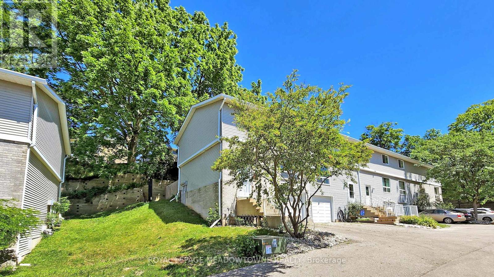 #10 648 DOON VILLAGE ROAD - 33