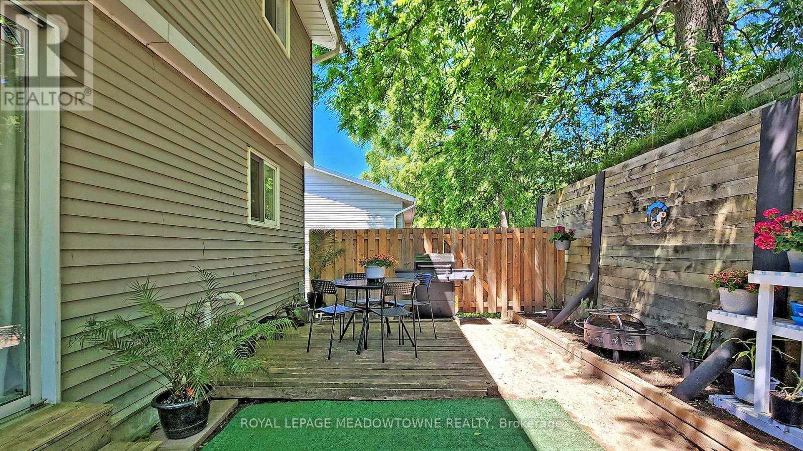 #10 648 DOON VILLAGE ROAD - 28