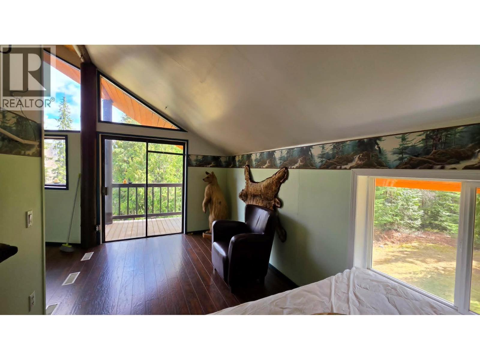 829 Bobbie Burns Road - 21