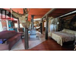Living room - 829 Bobbie Burns Road, Lumby, BC V0E2G4 Photo 9