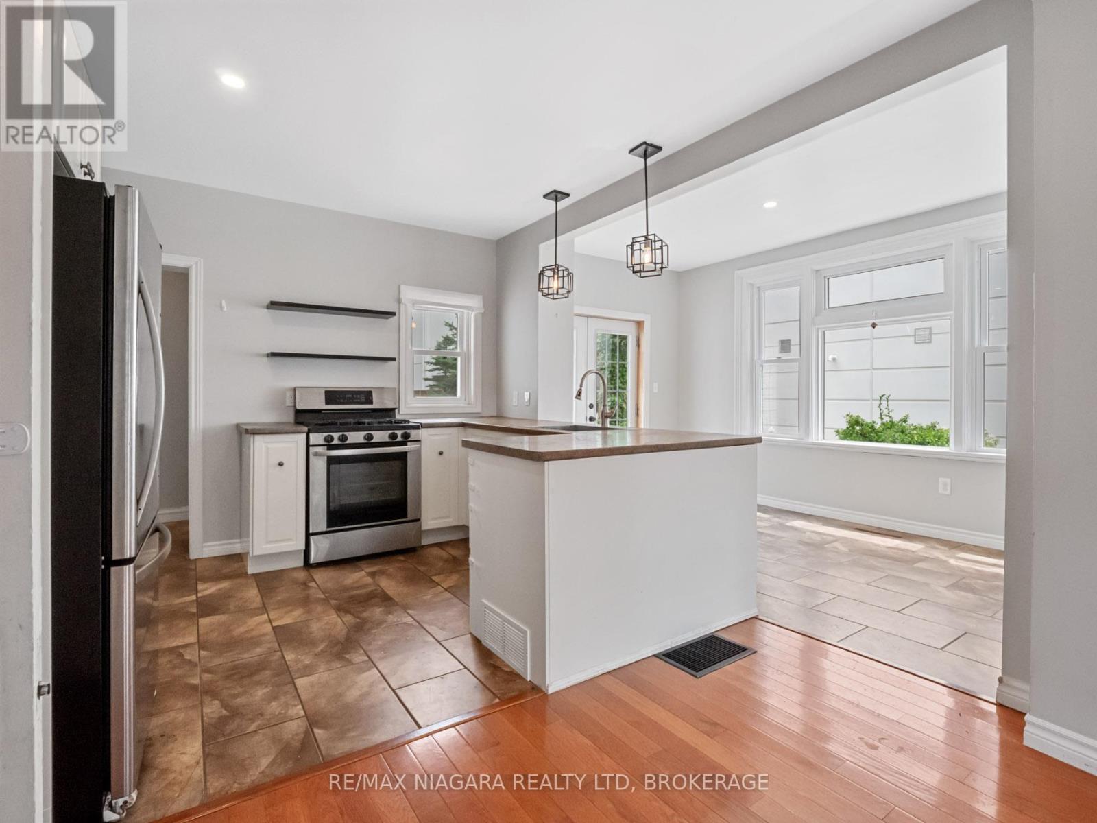 430 RIDGE ROAD N - 10
