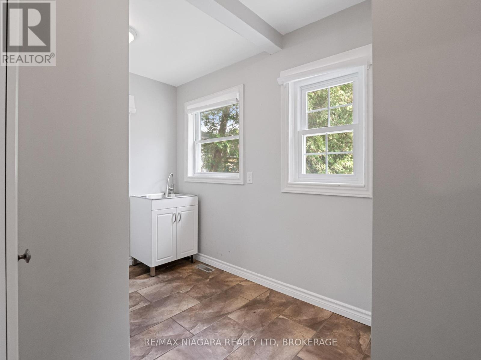 430 RIDGE ROAD N - 18