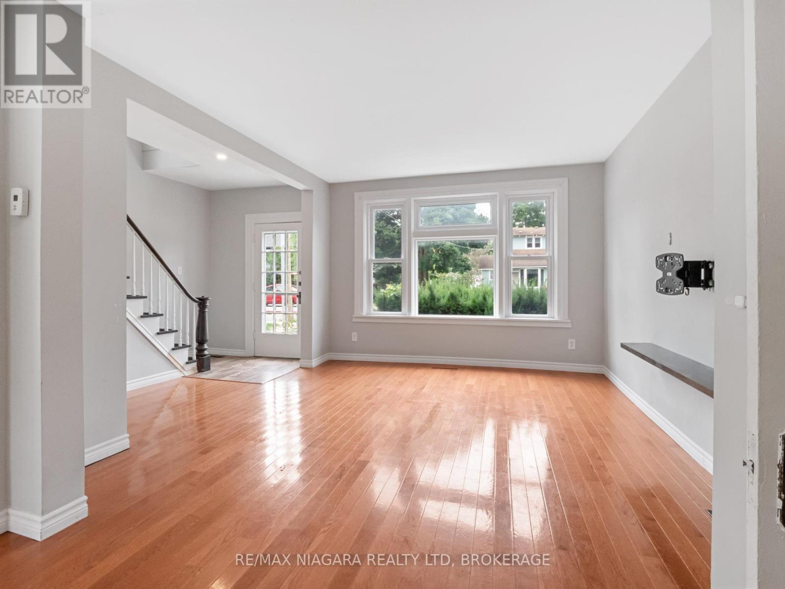 430 RIDGE ROAD N - 9