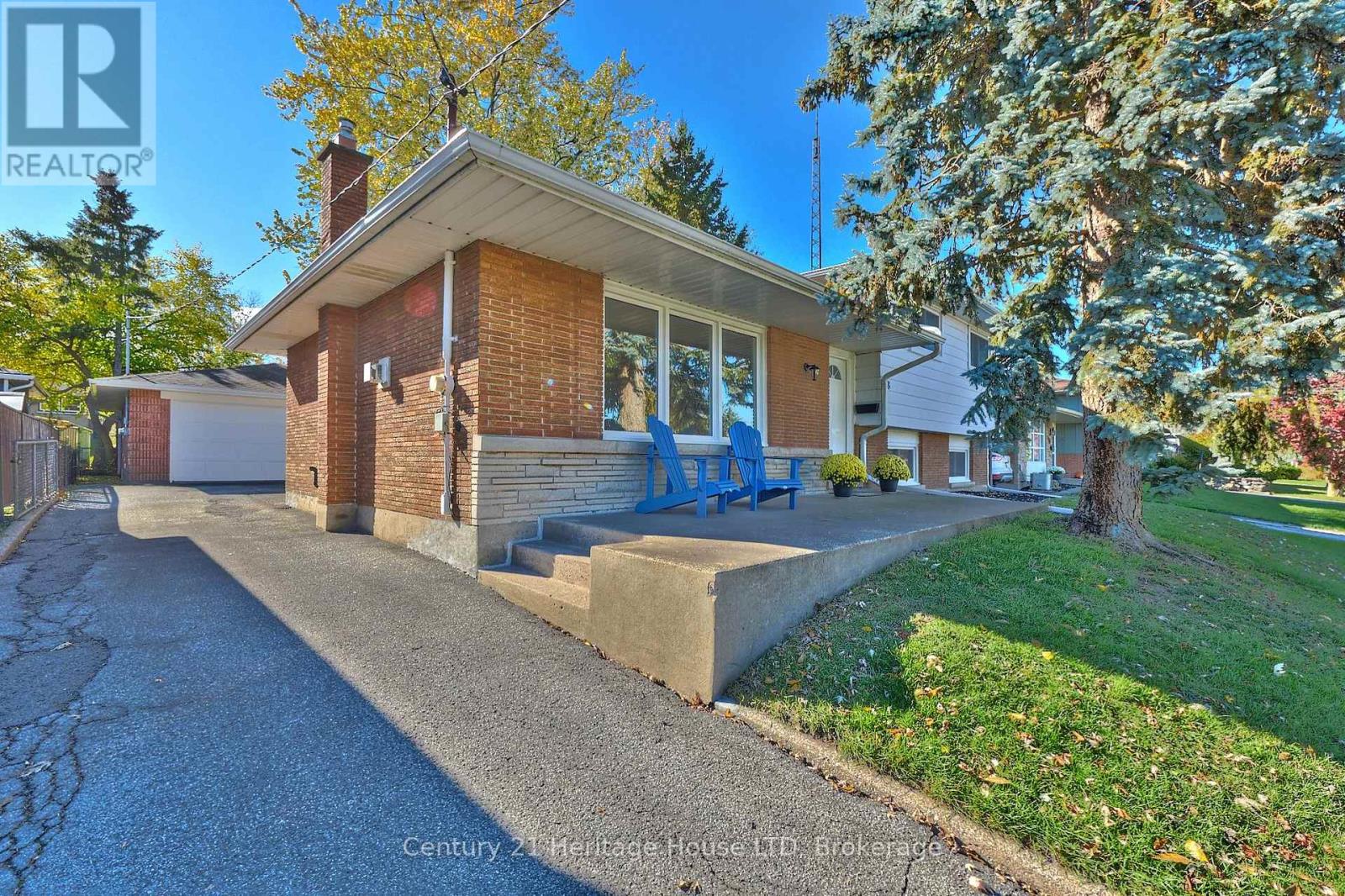 148 CHAMPLAIN DRIVE - Image 2