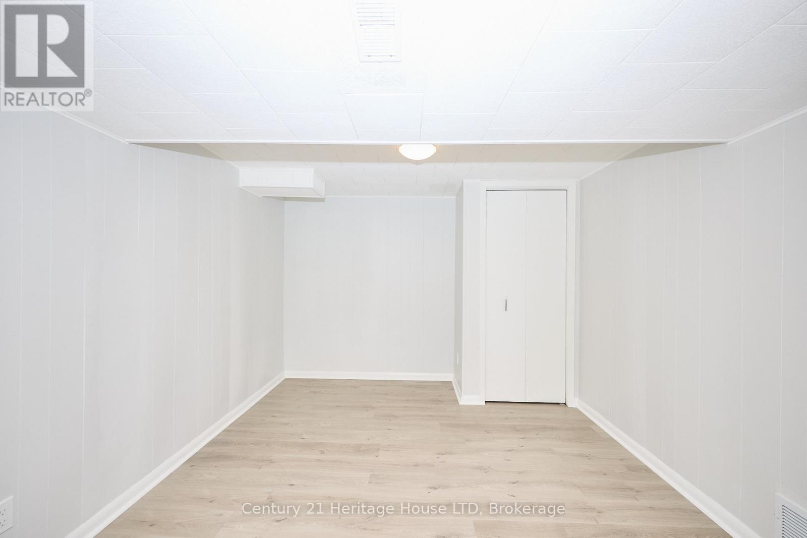148 CHAMPLAIN DRIVE - 20