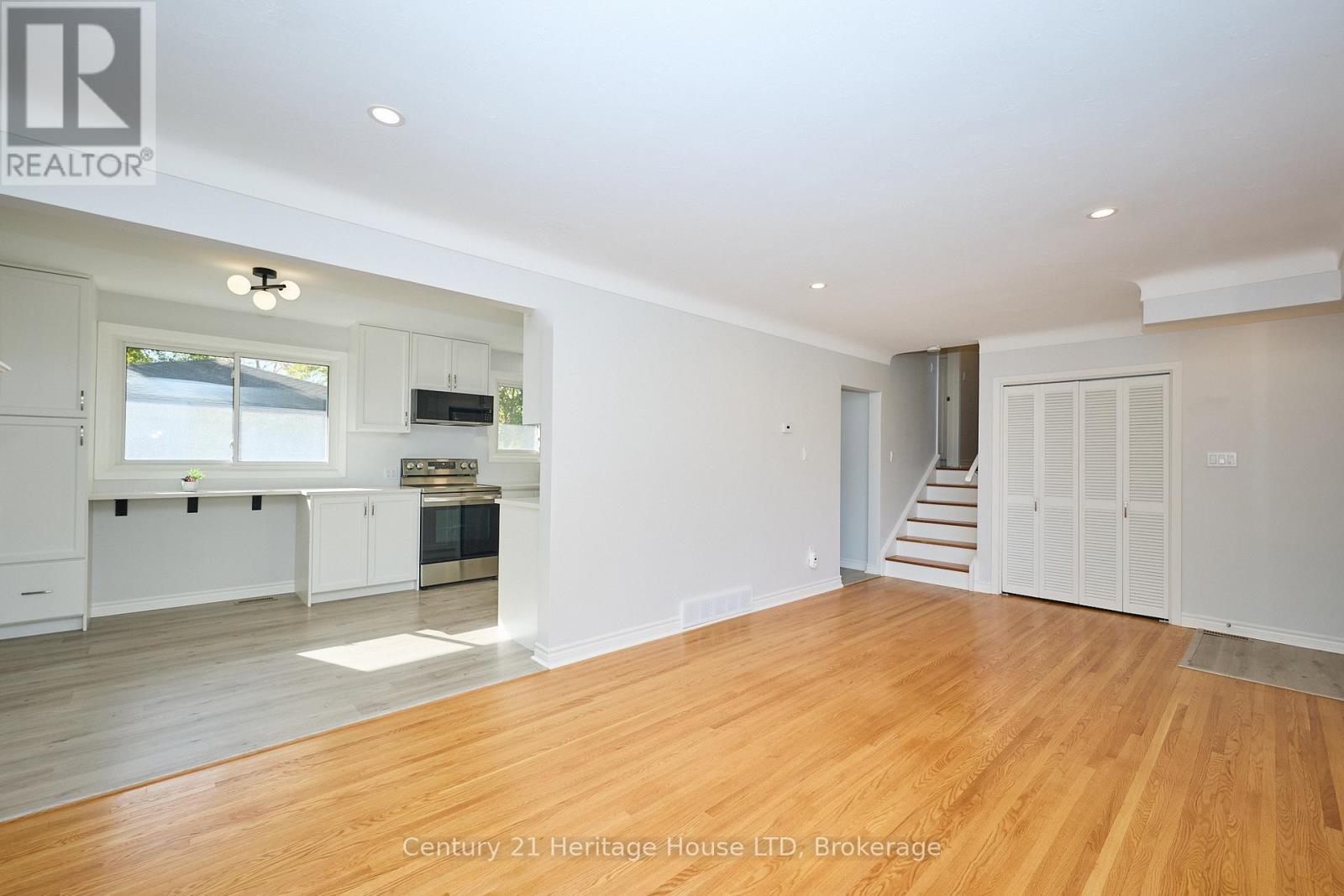 148 CHAMPLAIN DRIVE - 6