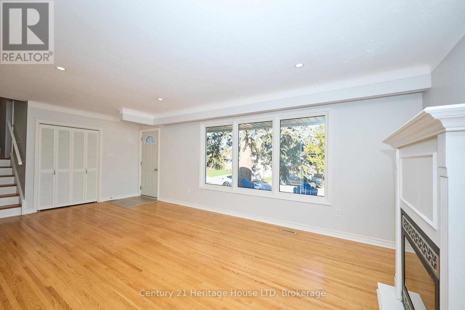 148 CHAMPLAIN DRIVE - 7