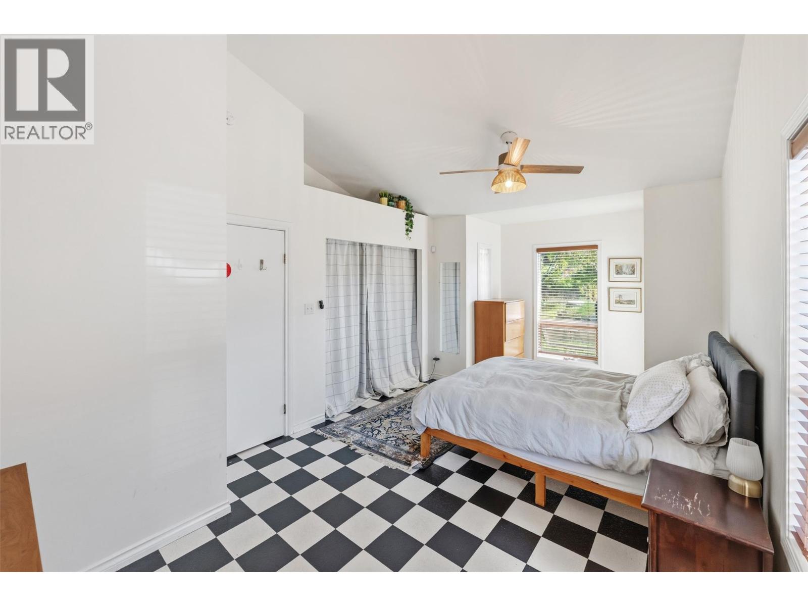 1045 Manitoba Street - 33