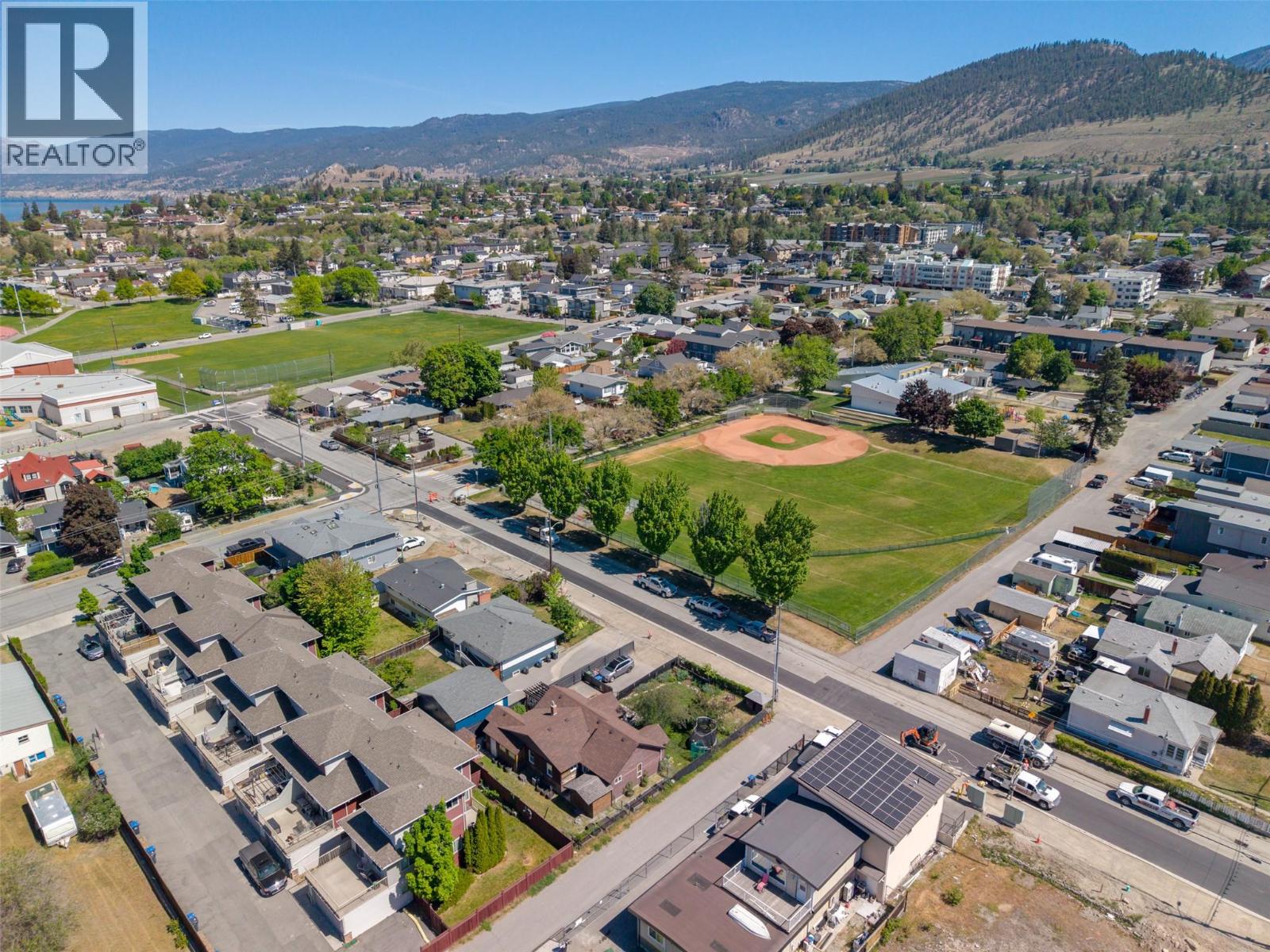 1045 Manitoba Street - 51