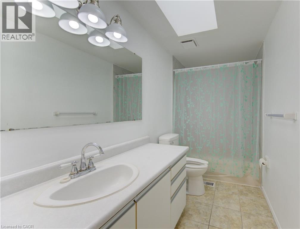 51 CAMROSE Court, Kitchener, Ontario, N2M5J4 — Photo 28