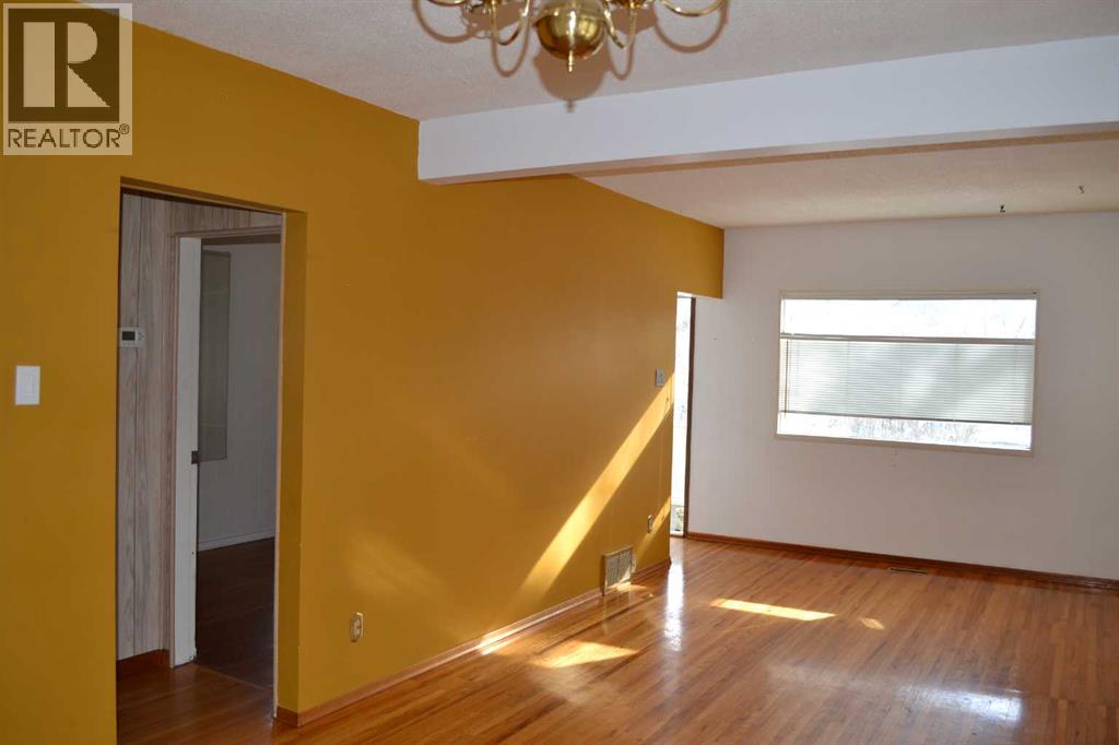 915 1 Street NW - 5