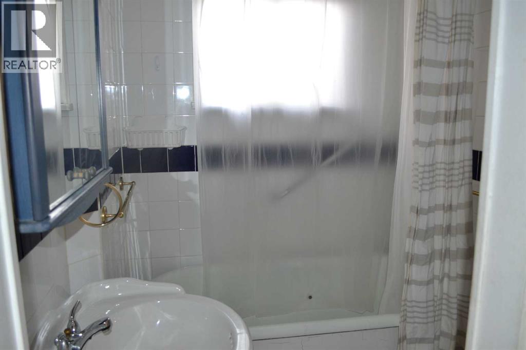 915 1 Street NW - 8