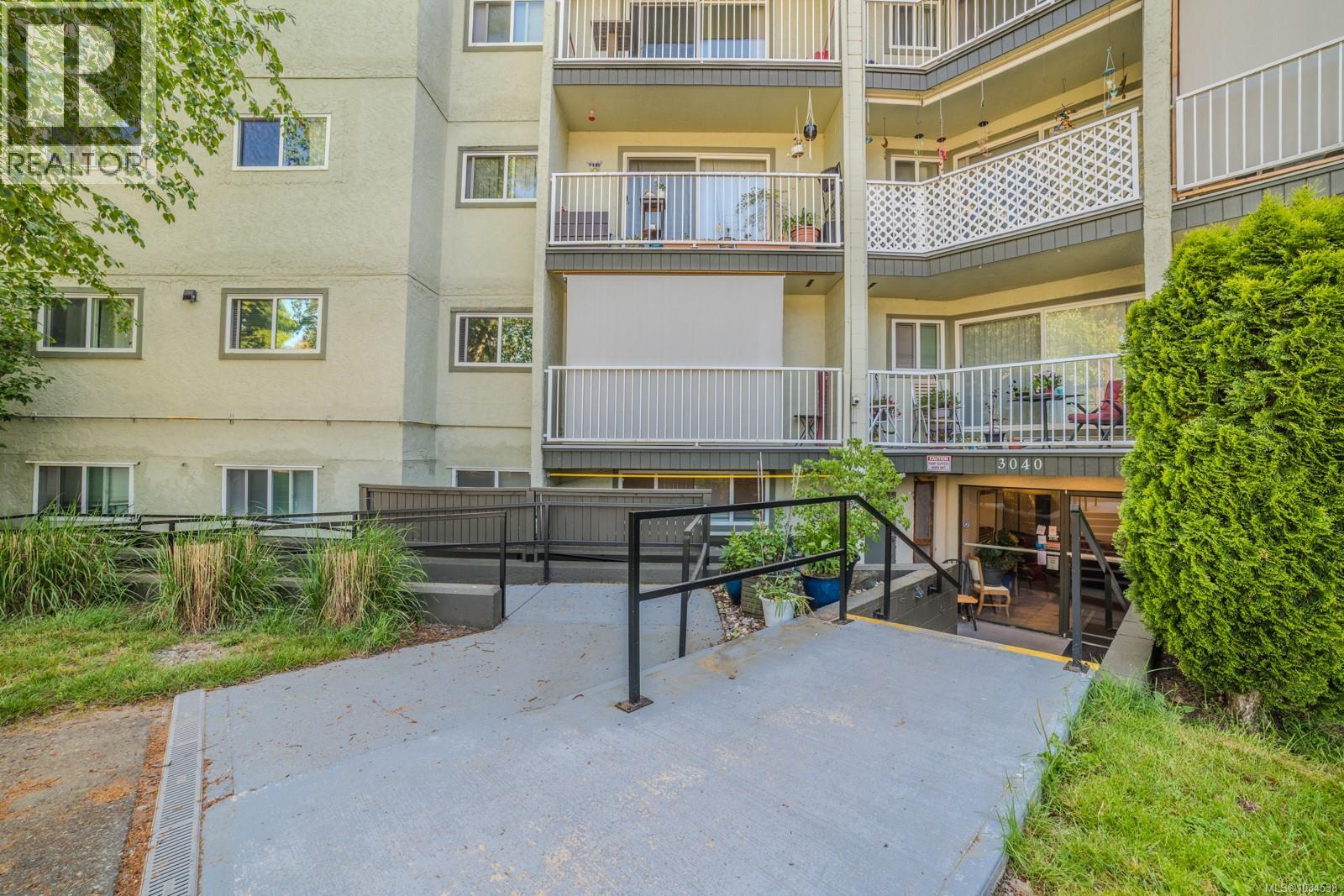 #103 3040 Pine St - 18